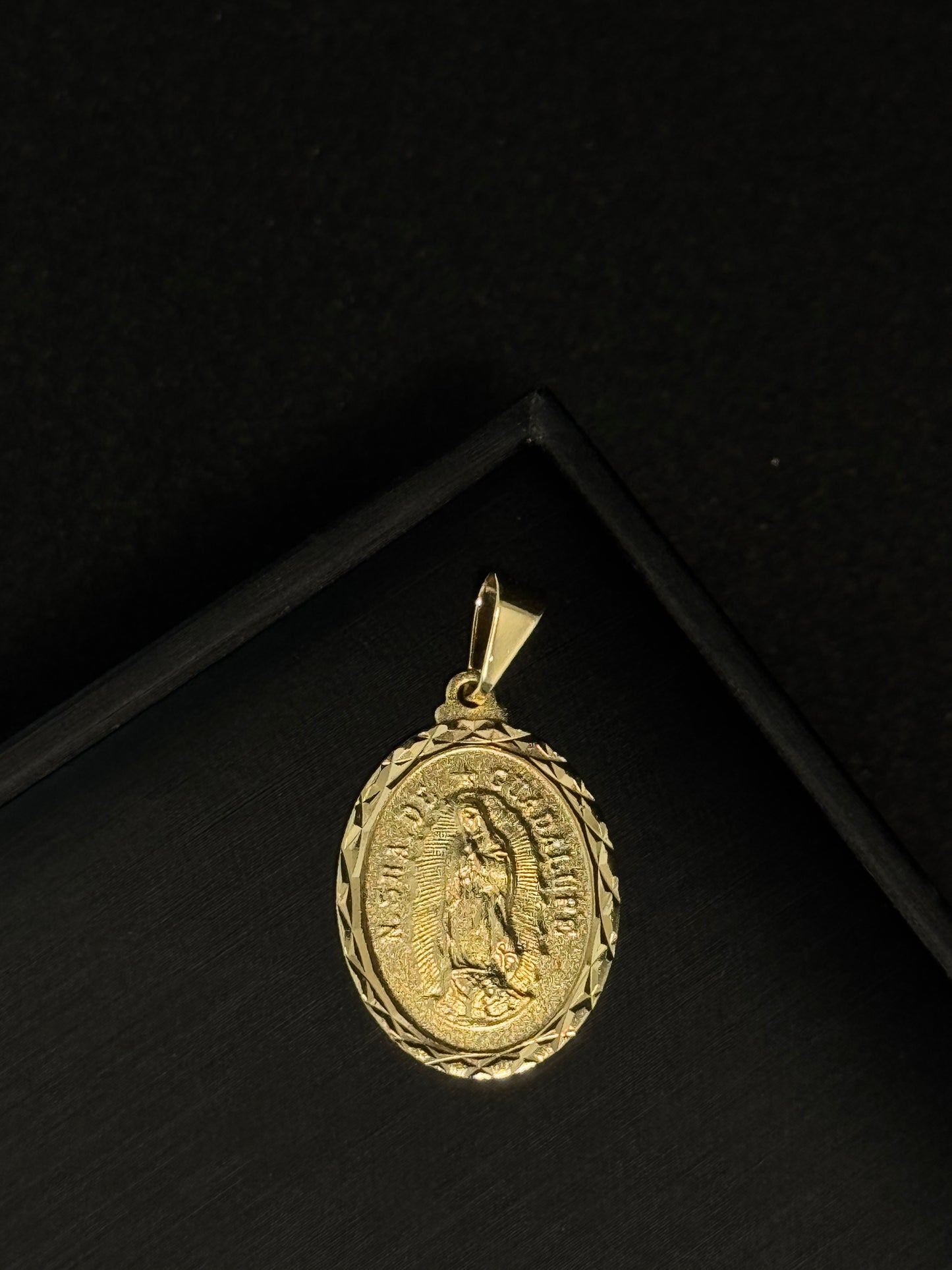 Dije Medalla Guadalupe Diamantada