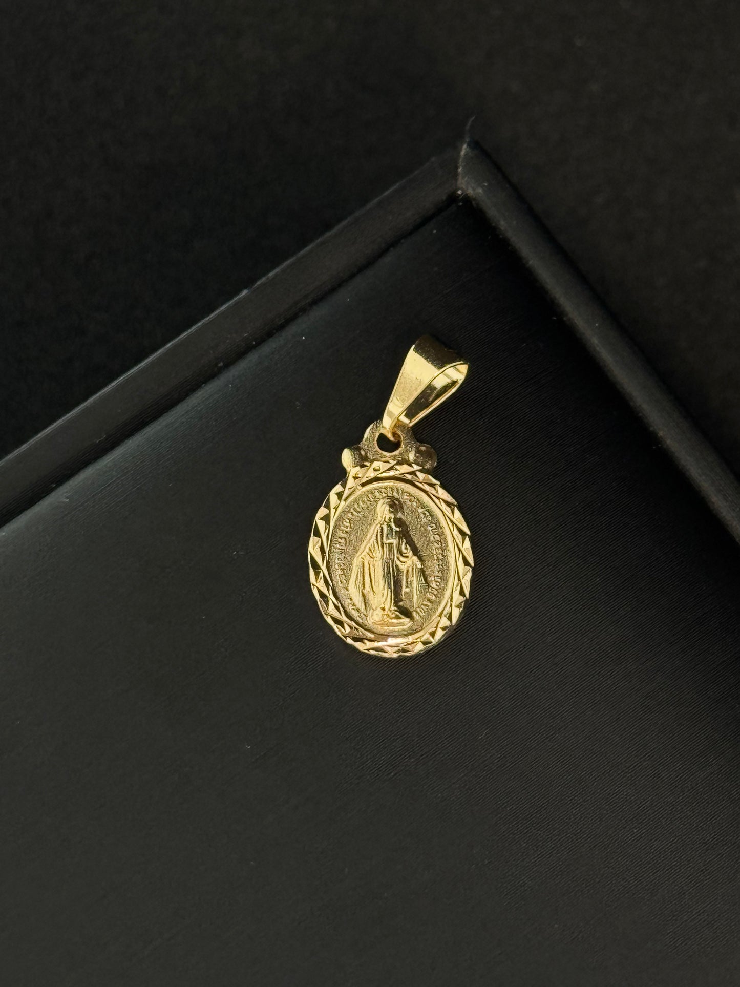 Dije Milagrosa Diamantado Pequeño