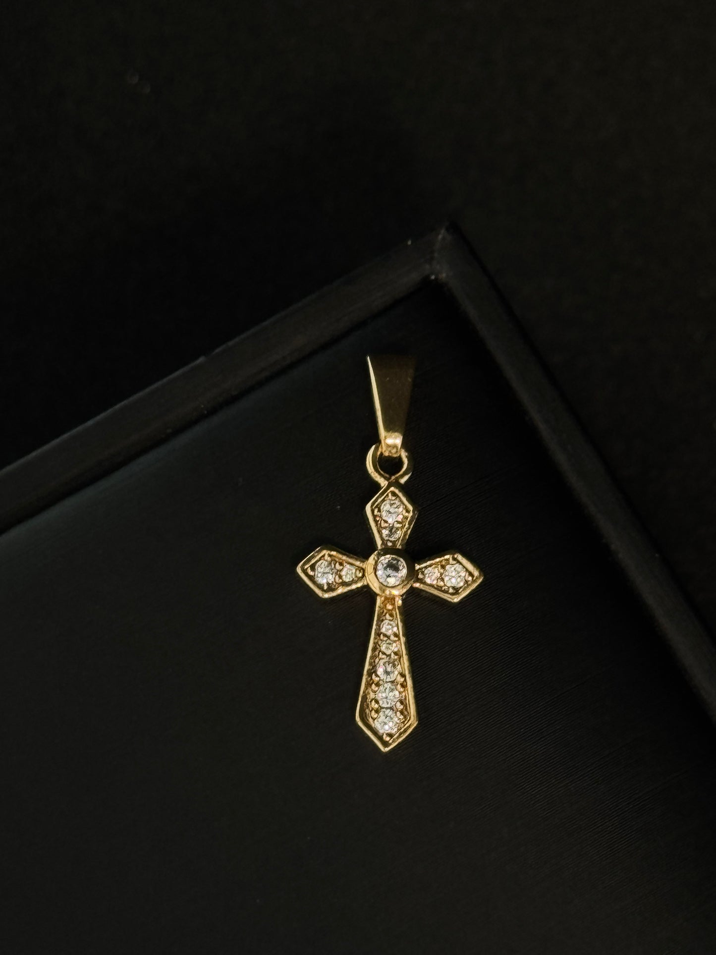 Dije Cruz Circones Pequeña