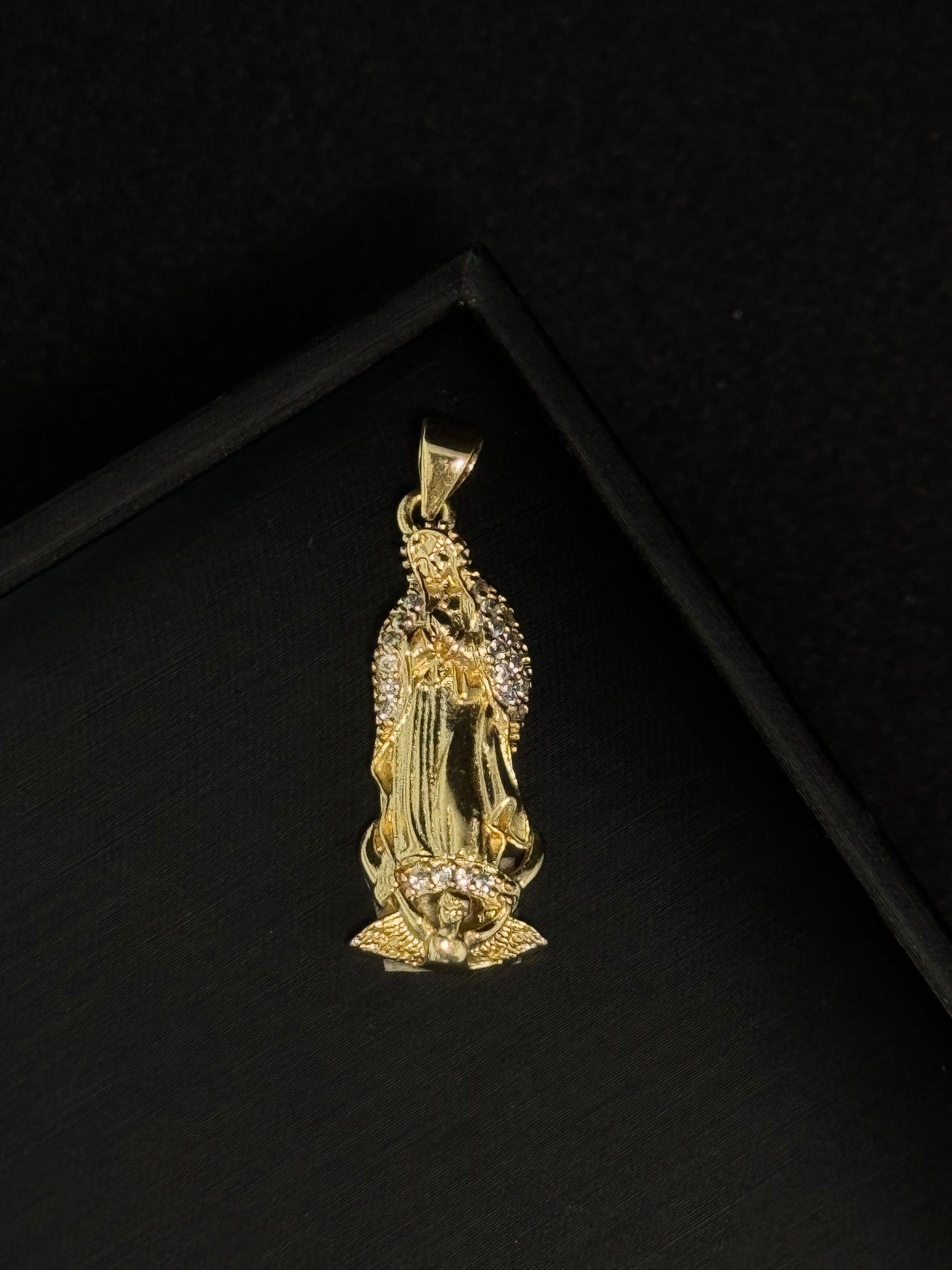 Dije Guadalupe Macizo