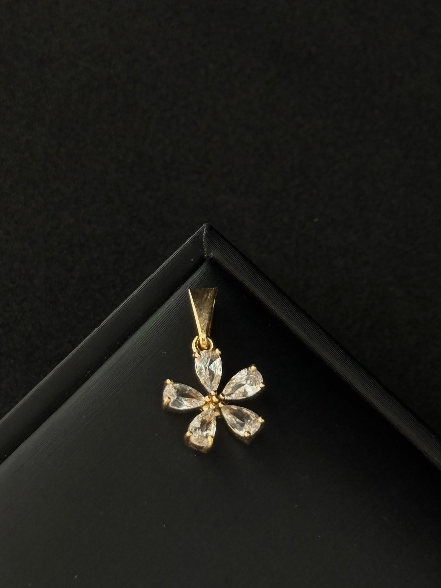 Dije Pétalos Circon